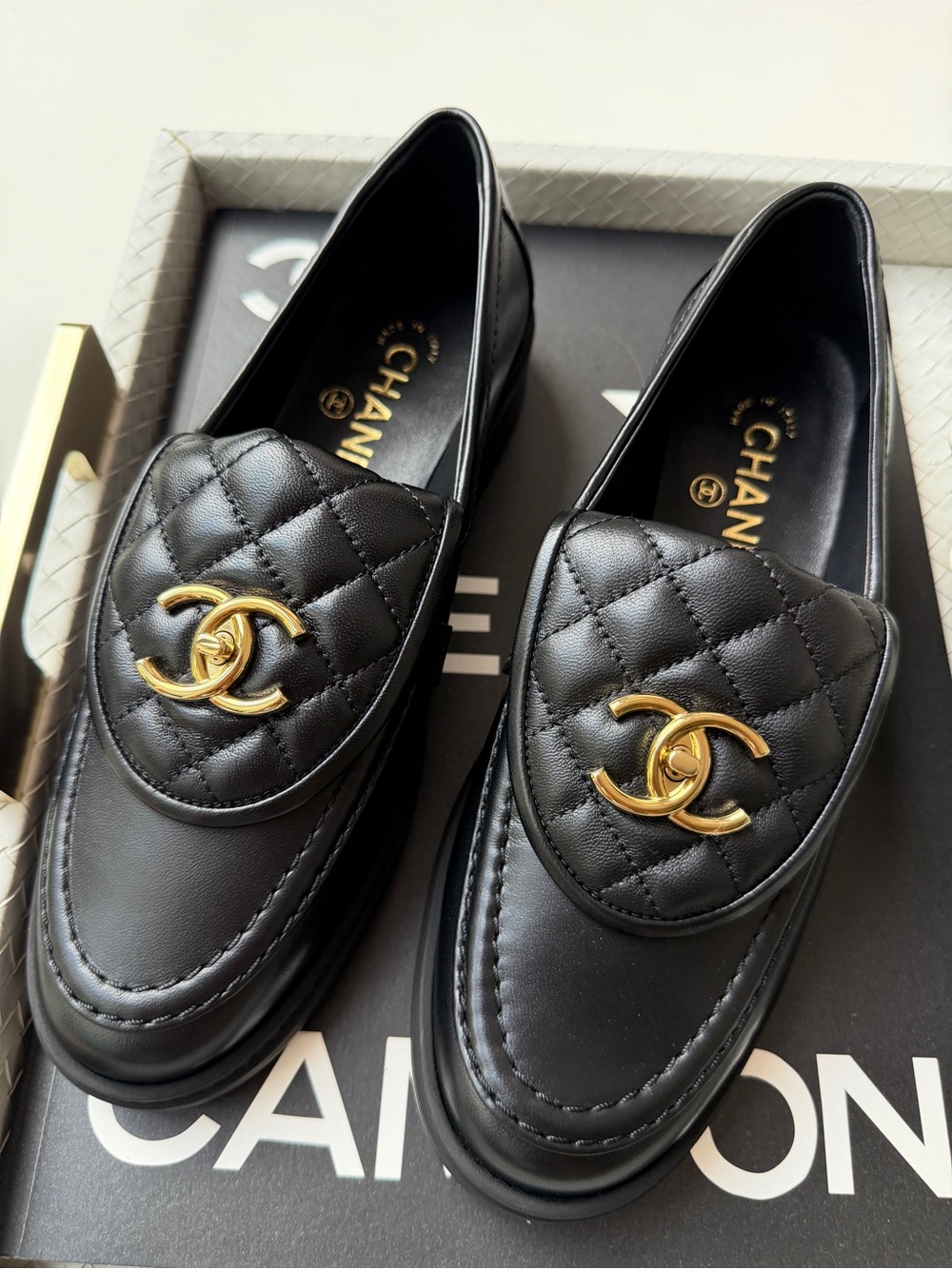CHANEL BLACK LEATHER LOAFERS MOCCASINS OXFORD GOLD CC TURNLOCK LOGO 38/39 - Picture 4 of 15
